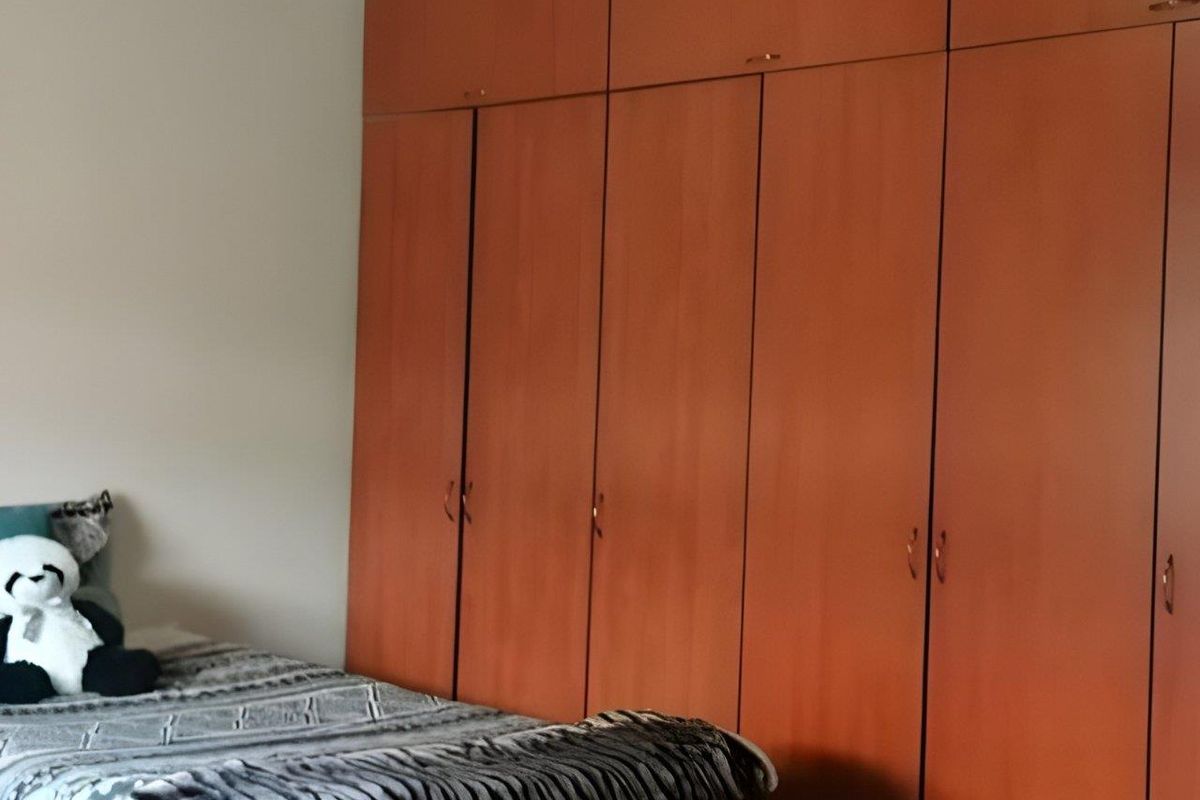 3 Bedroom Home to Rent – Centrally Located with Thatch Roof Charm - Photo 3