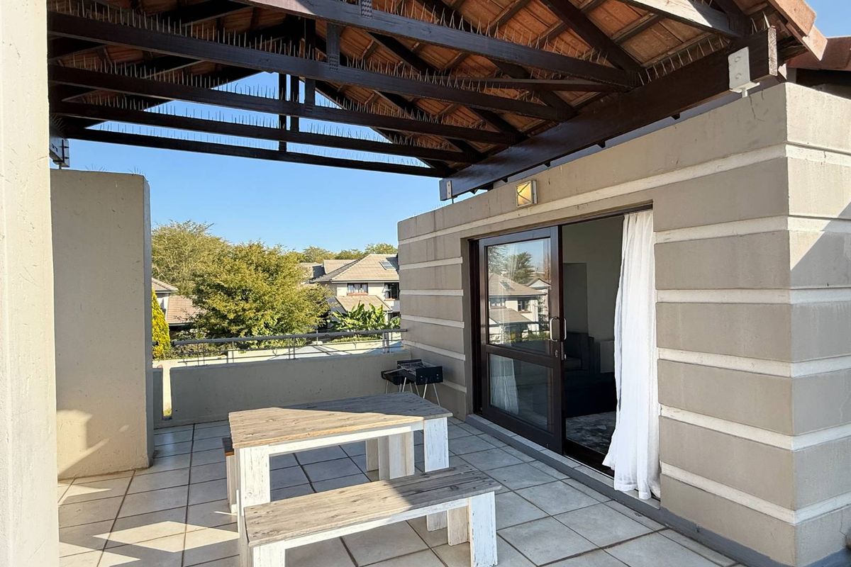 Calling All Investors! Stunning 3 Bedroom Loft in Excellent Estate - Photo 2
