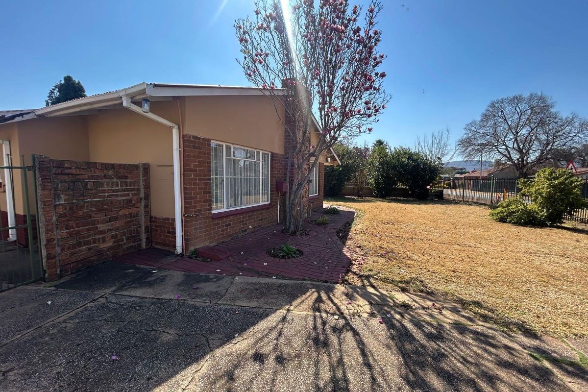 4 Bedroom family house in Booysens - Photo 2