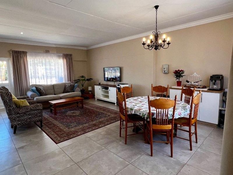 Newly renovated - Photo 5