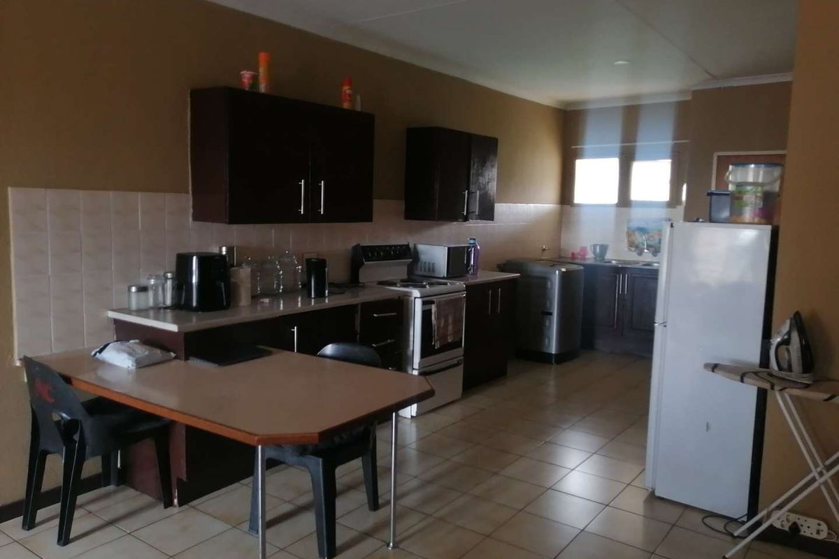 Spacious Living in a Prime Pretoria North Location. - Photo 3