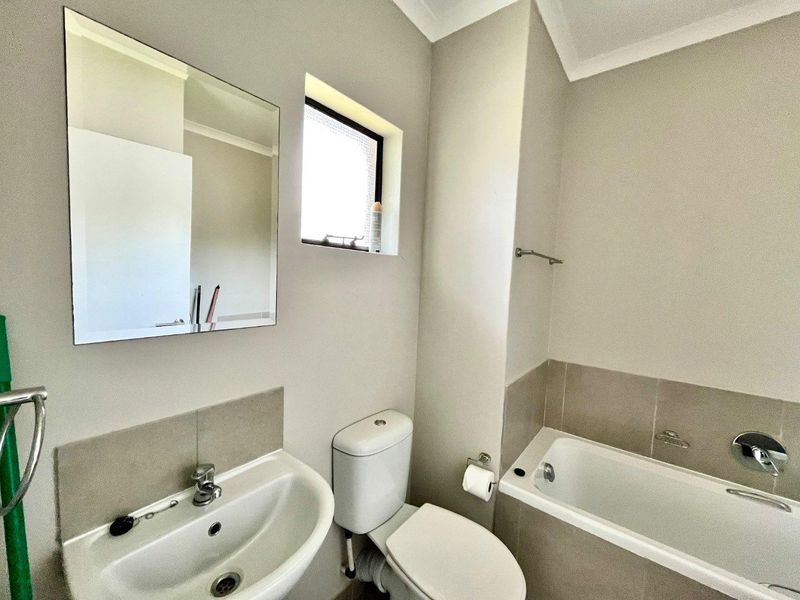 2 Bedroom Ground Floor Apartment with Private Garden – Waterfall - Photo 7