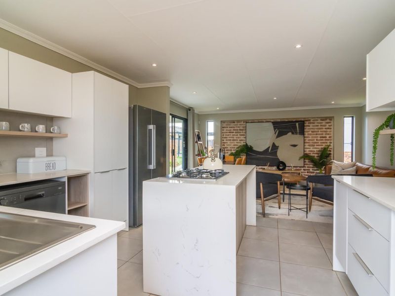Stunning 142 m2 3-Bedroom Home in Lion Pride Lifestyle Estate - Photo 8