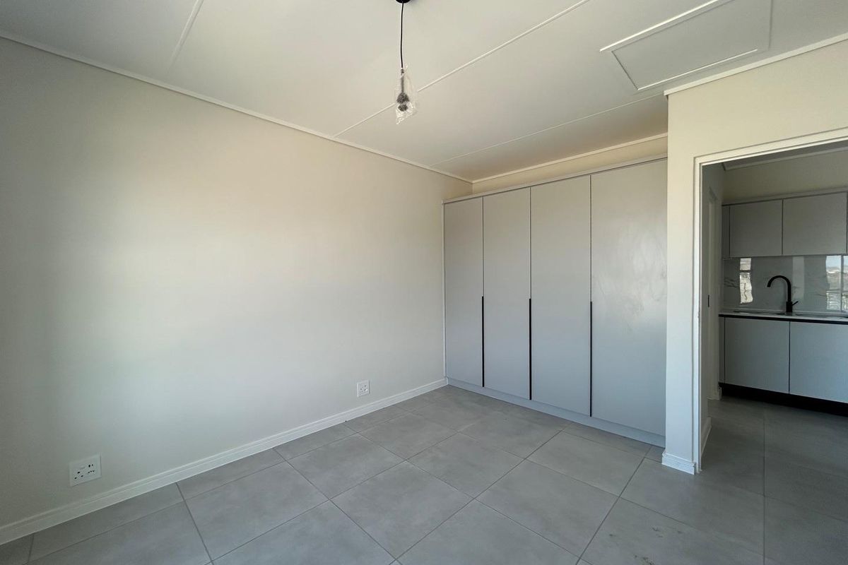 Modern 1-Bedroom Apartment in Suikerbos Estate, Sandown - Photo 5