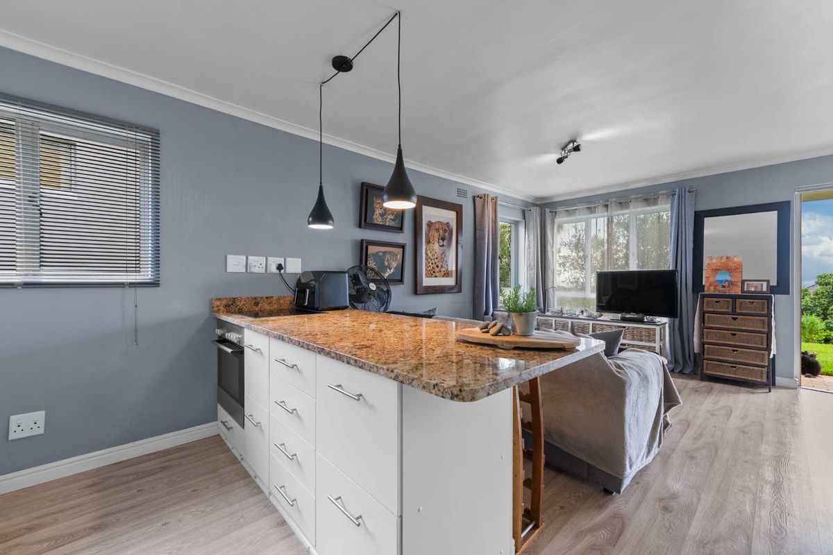 Lovely studio apartment in Vredehoek. - Photo 2