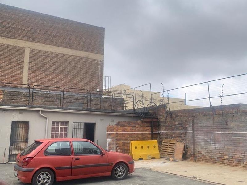 700 square mitre under roof of commercial building in the heart of Johonnesburg - Photo 9