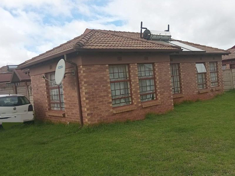 3 Bedroom House In Midrand Village - Photo 3