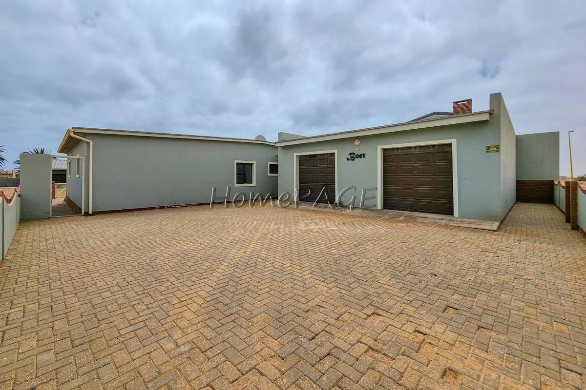 Ext 3 (North Dune), Henties Bay:  Spacious home with lots on offer - Photo 4
