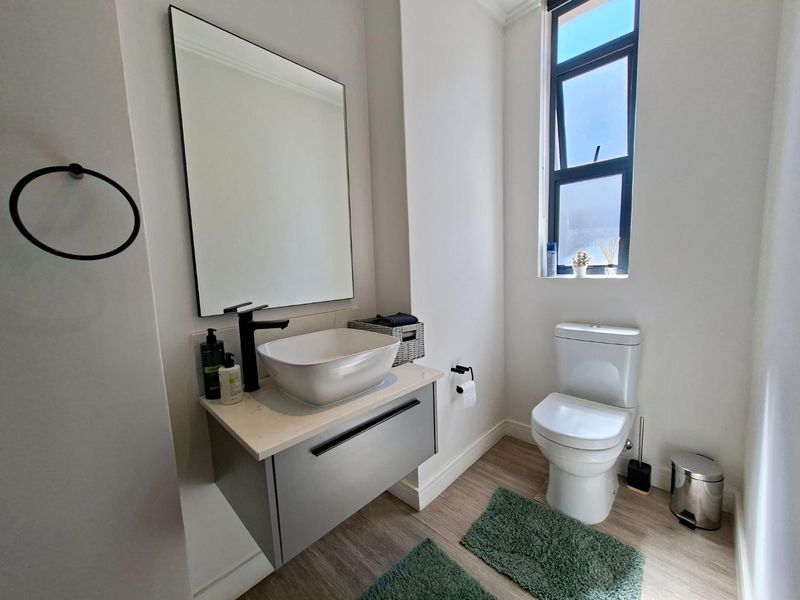 Stunning 3 bedroom, 3.5 bathroom cluster available in Bryanston - Photo 9