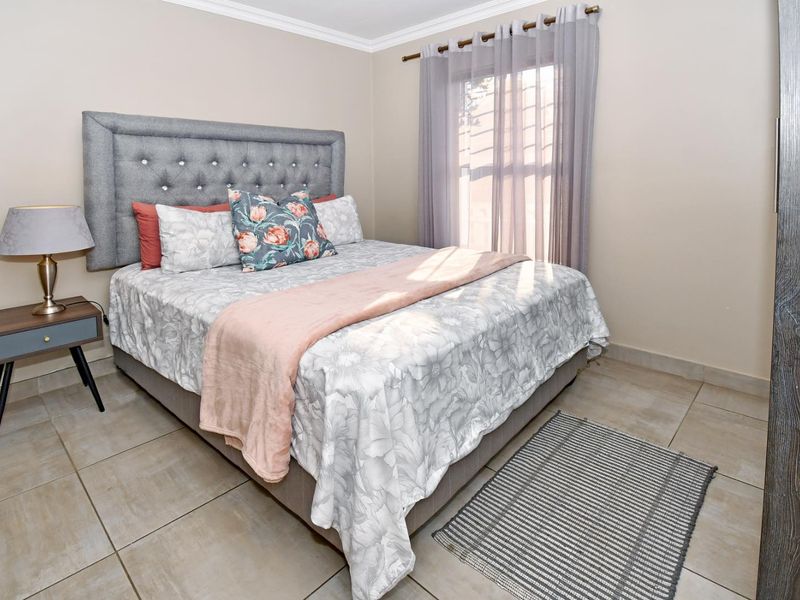 Tranquil Waterfront-Front Living in Secure Leisure Bay Estate - Photo 10