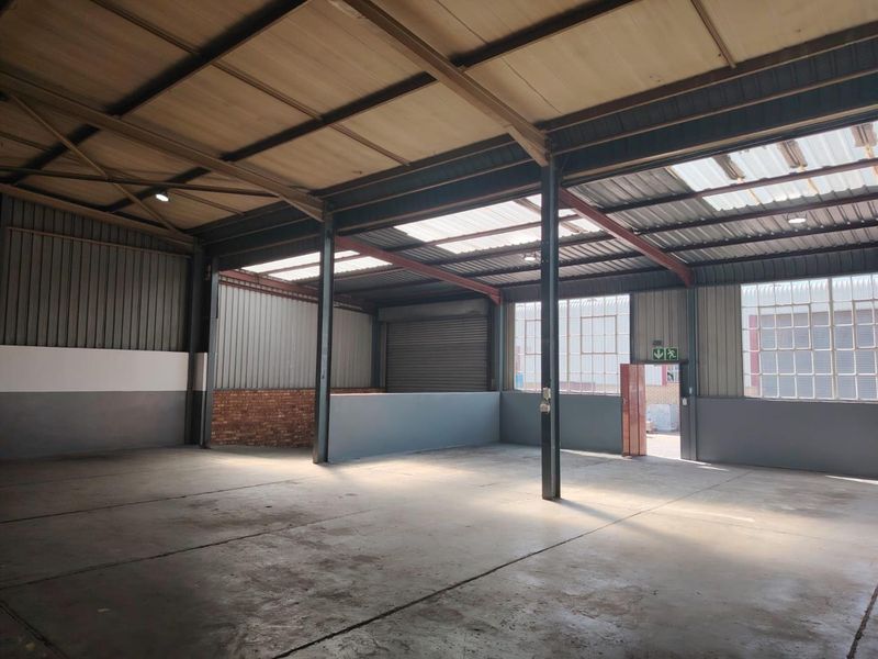 Neat Newly Painted Factory To Let - Photo 3