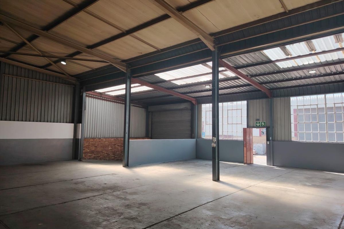 Neat Newly Painted Factory To Let - Photo 3