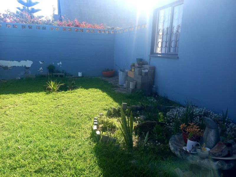 3 bedroom home with 2 single flats - Photo 10