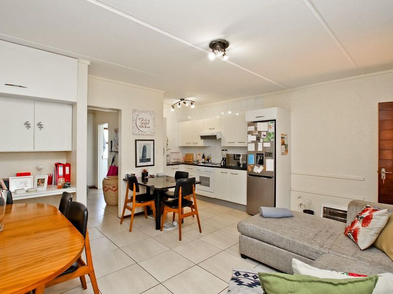 Neat One-Bedroom Garden Apartment – Ideal First Home or Investment! - Photo 2