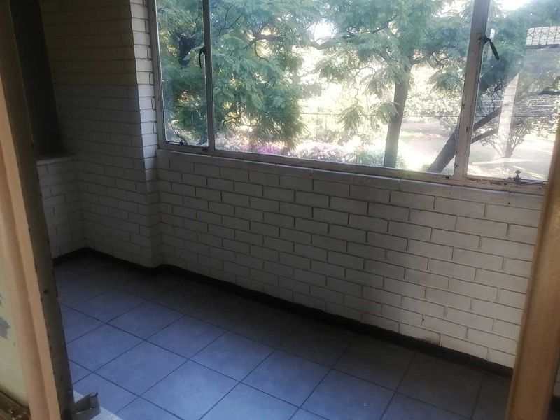ONE AND HALF BEDROOM FLAT IN PRETORIA CENTRAL : AVAILABLE IMMEDIATELY - Photo 5