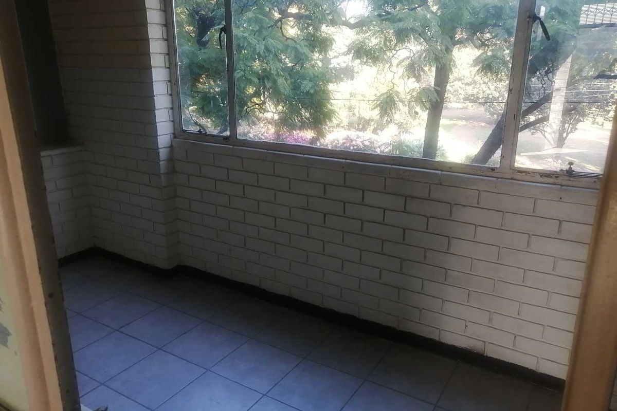 ONE AND HALF BEDROOM FLAT IN PRETORIA CENTRAL : AVAILABLE IMMEDIATELY - Photo 5