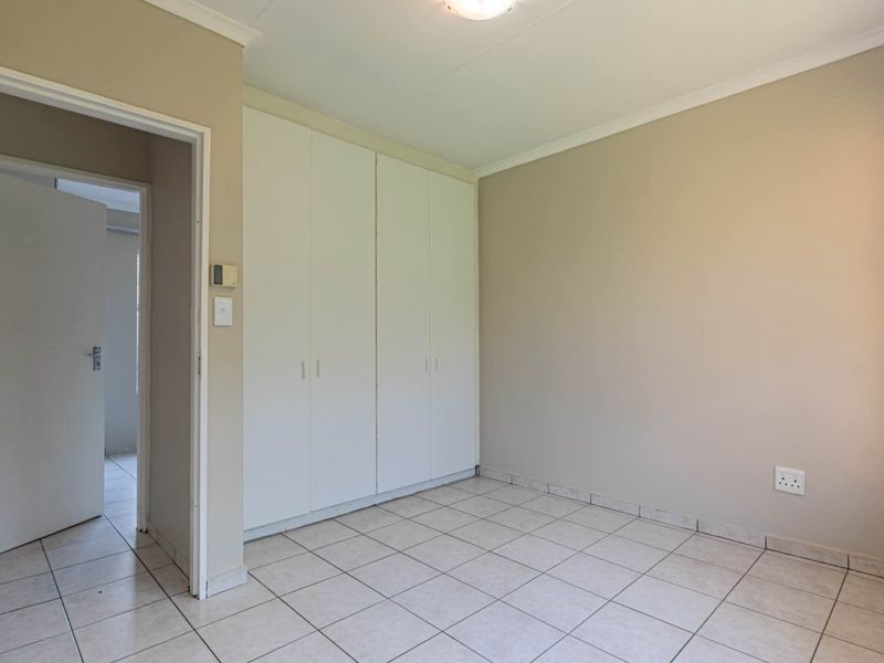 Charming Simplex Living with a good size garden, perfect for young professional - Photo 10