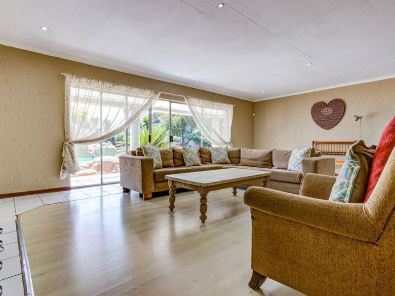 Double storey home in popular secure estate - Photo 10