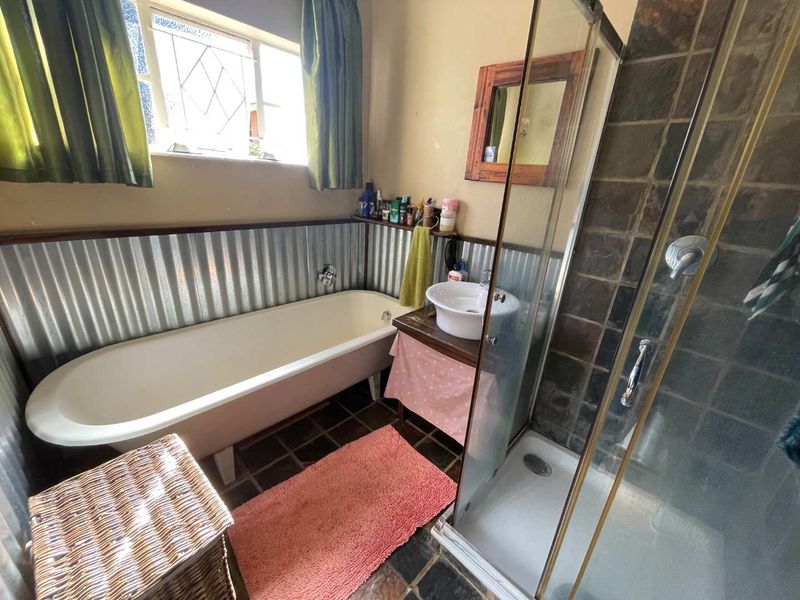 Versatile Family Home with Flatlet – Ideal for Home Office or Business Use - Photo 6