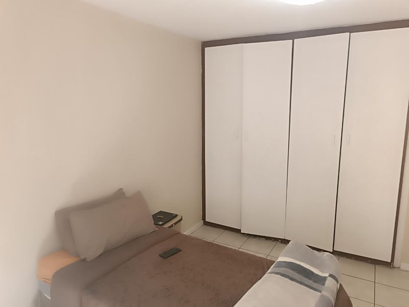 Lovely 1st-Floor Apartment in Secure Randburg Development - Photo 9