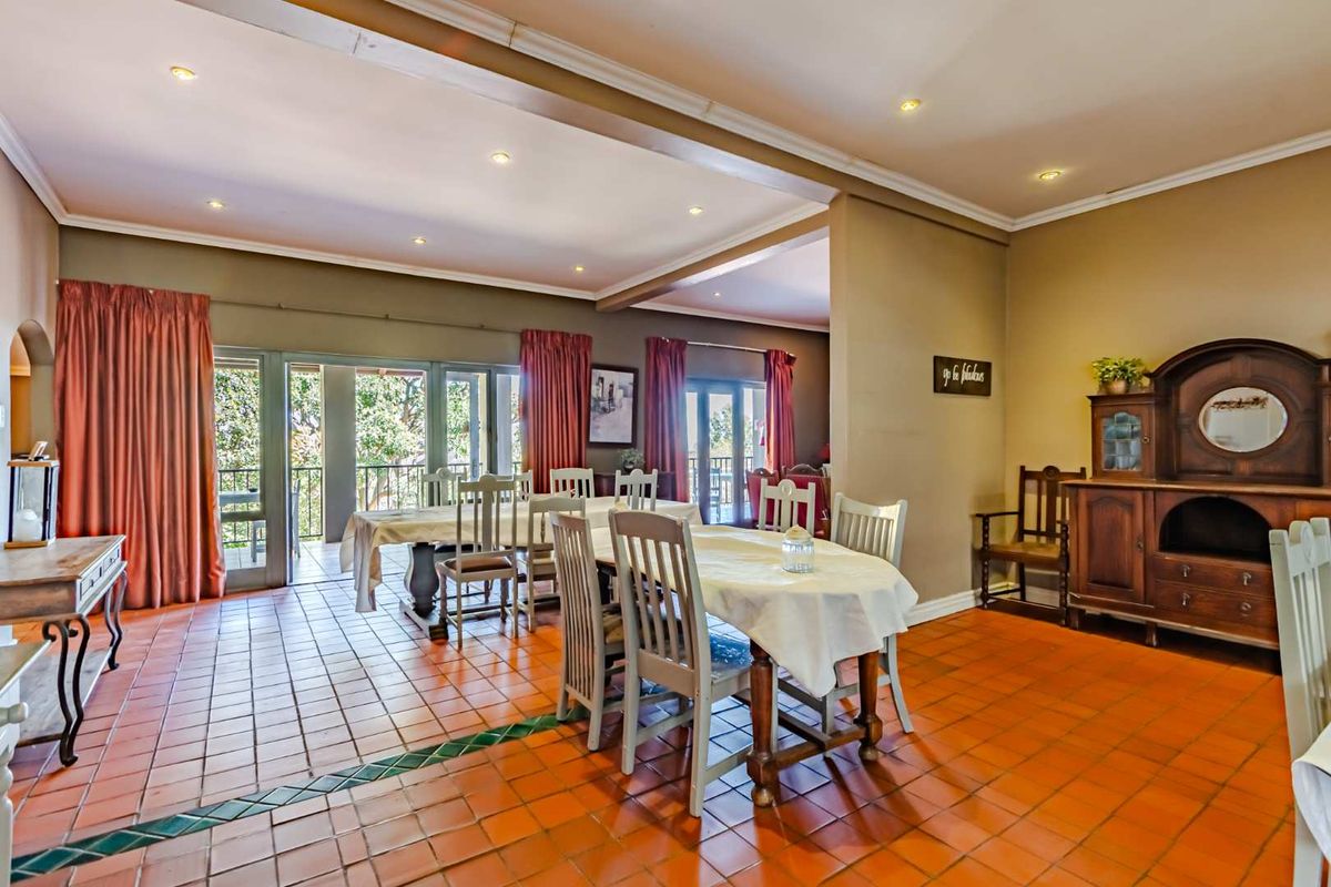 Exquisite Guest House in Waterkloof Ridge - Photo 5