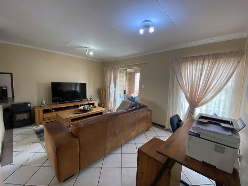 Charming Top-Stack Unit with Stunning Views! - Photo 8