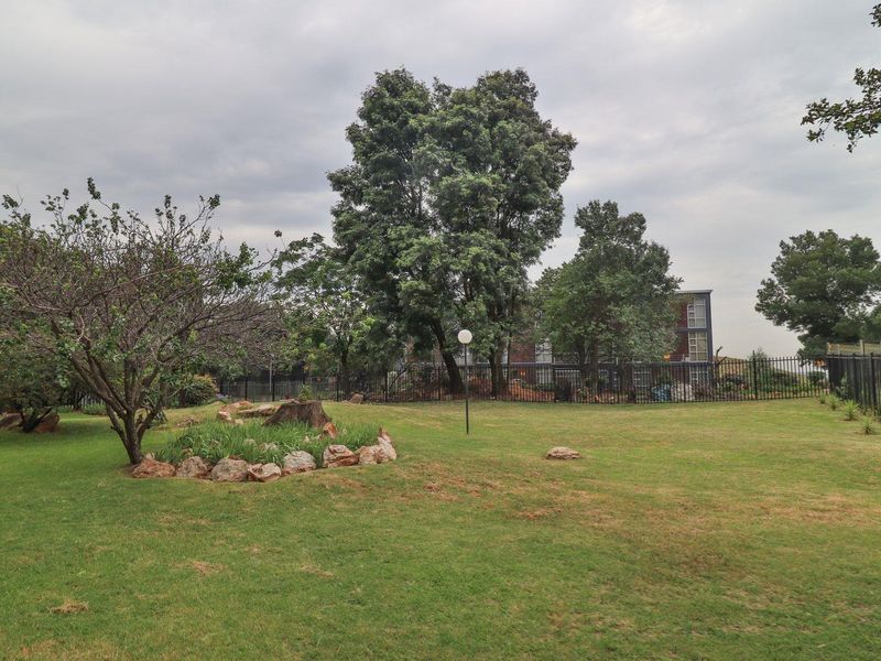 Refurbished 3 bed, 2 bath apartment - Photo 7