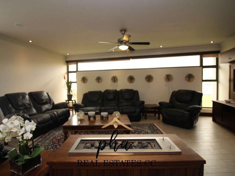 5 Bedroom Family house for sale - Swakopmund (Extension 15) - Photo 4