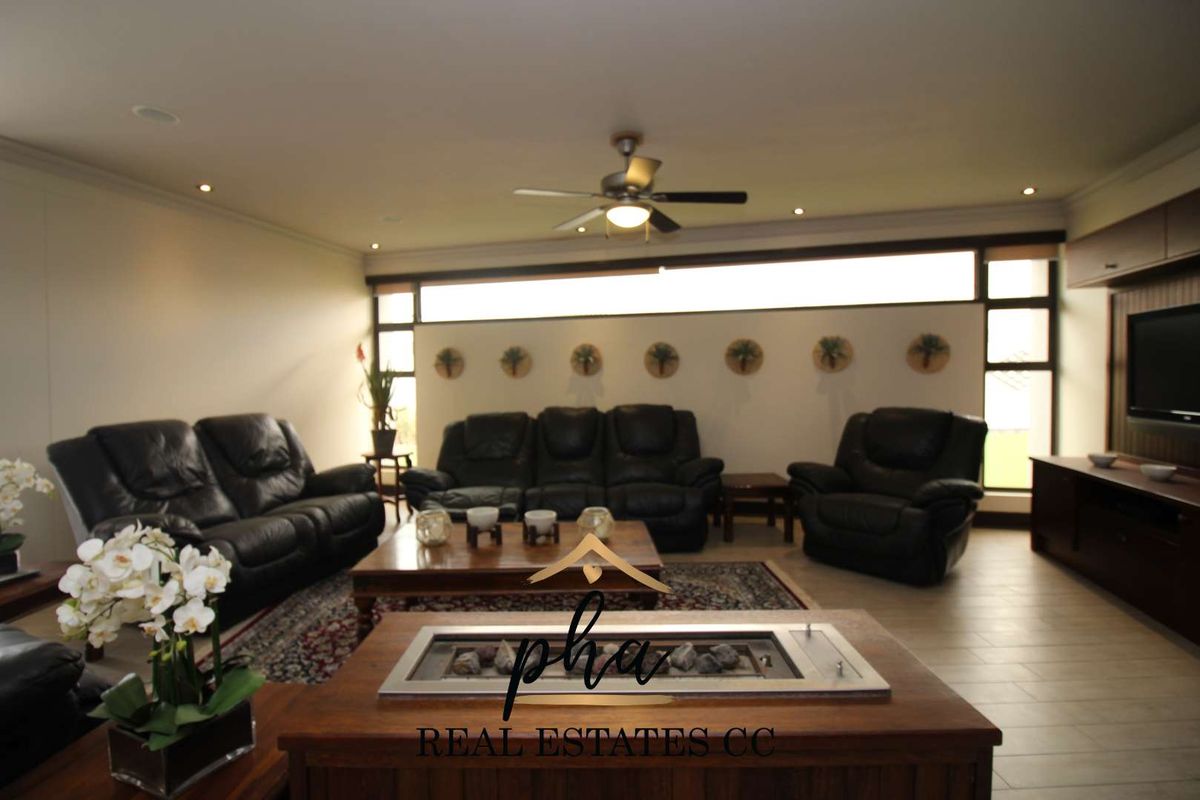 5 Bedroom Family house for sale - Swakopmund (Extension 15) - Photo 4