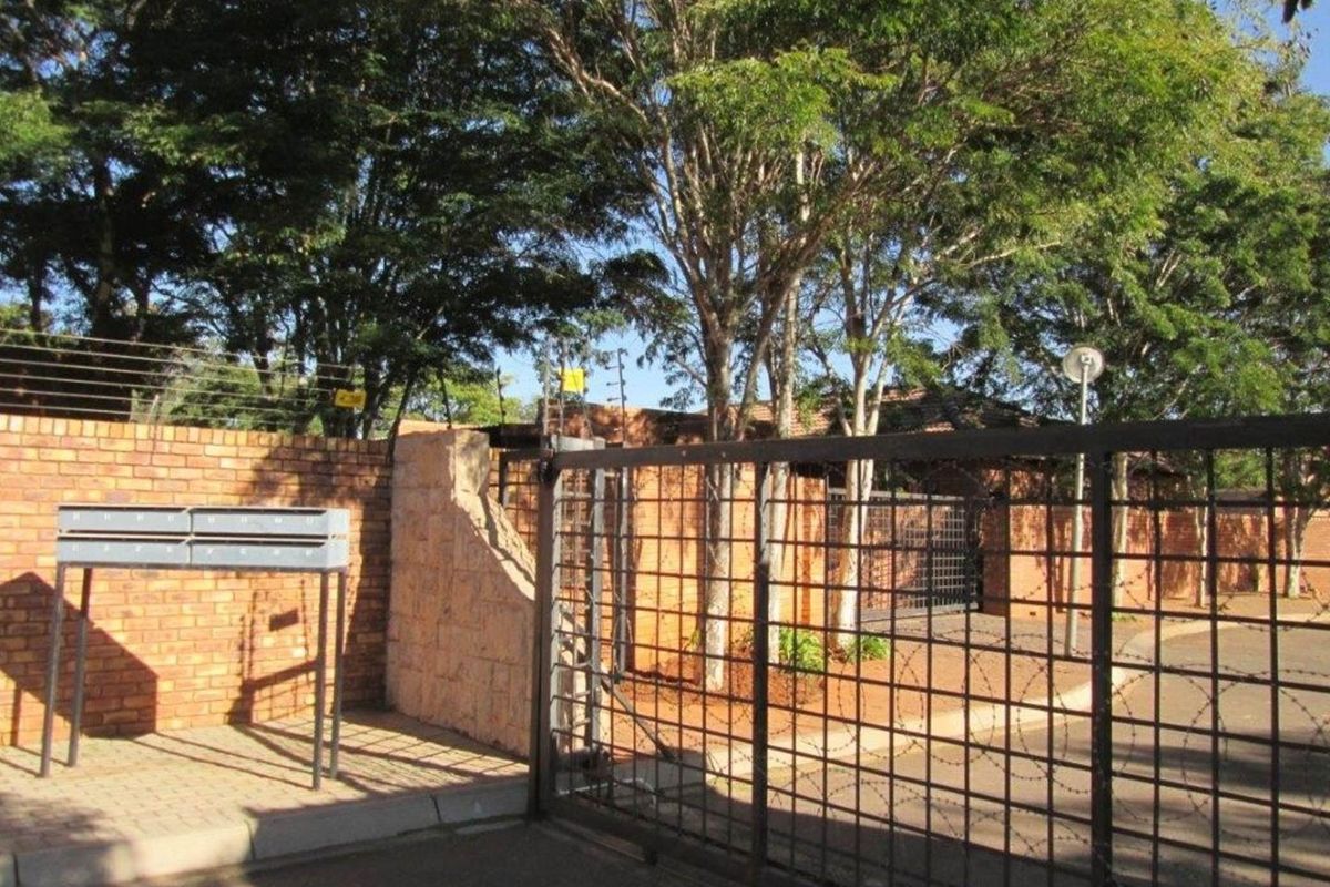 2 BEDROOM TOWNHOUSE TO RENT IN THERESAPARK - Photo 2