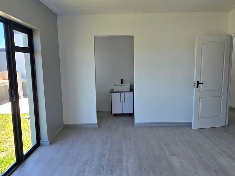 Brand New 5-Bedroom Coastal Home 150m from the Beach – No Transfer Duty - Photo 10