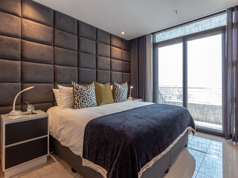 Where Luxury and Convenience Converge - Photo 5