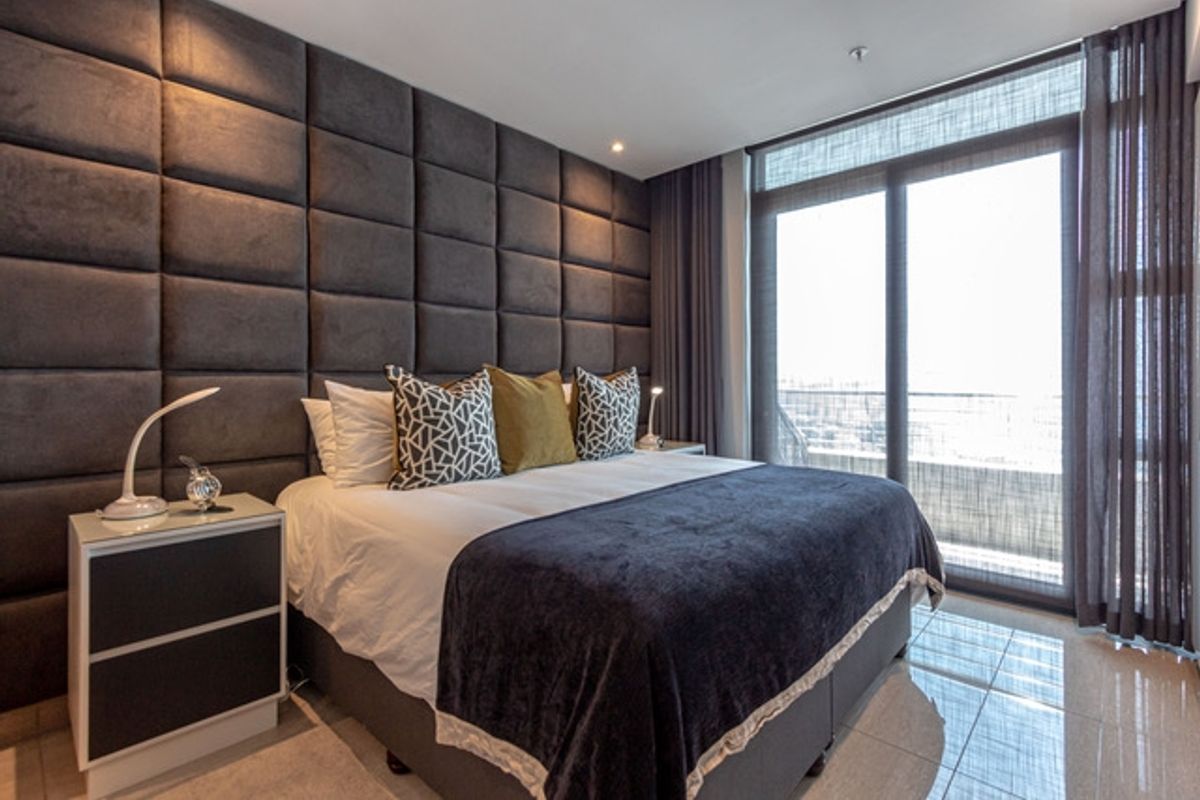 Where Luxury and Convenience Converge - Photo 5