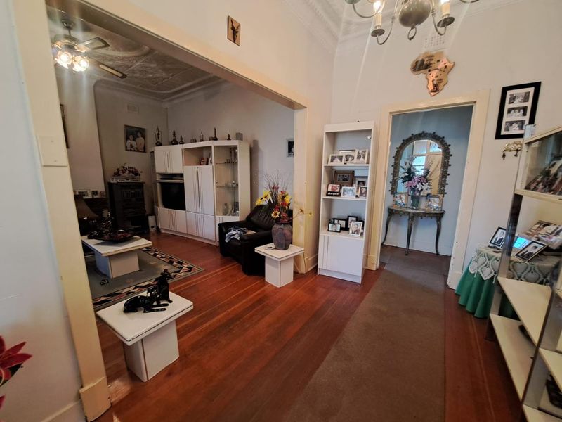 Bright & Inviting Family Home with Ample Space for All - Photo 5