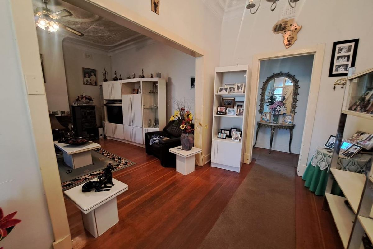 Bright & Inviting Family Home with Ample Space for All - Photo 5