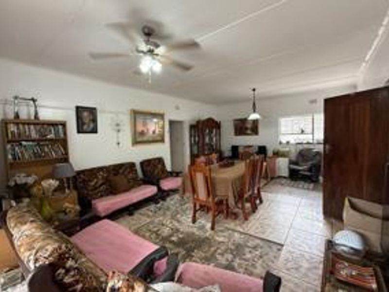 Spacious Richards Bay Central Home with Lush Garden Potential - Photo 5