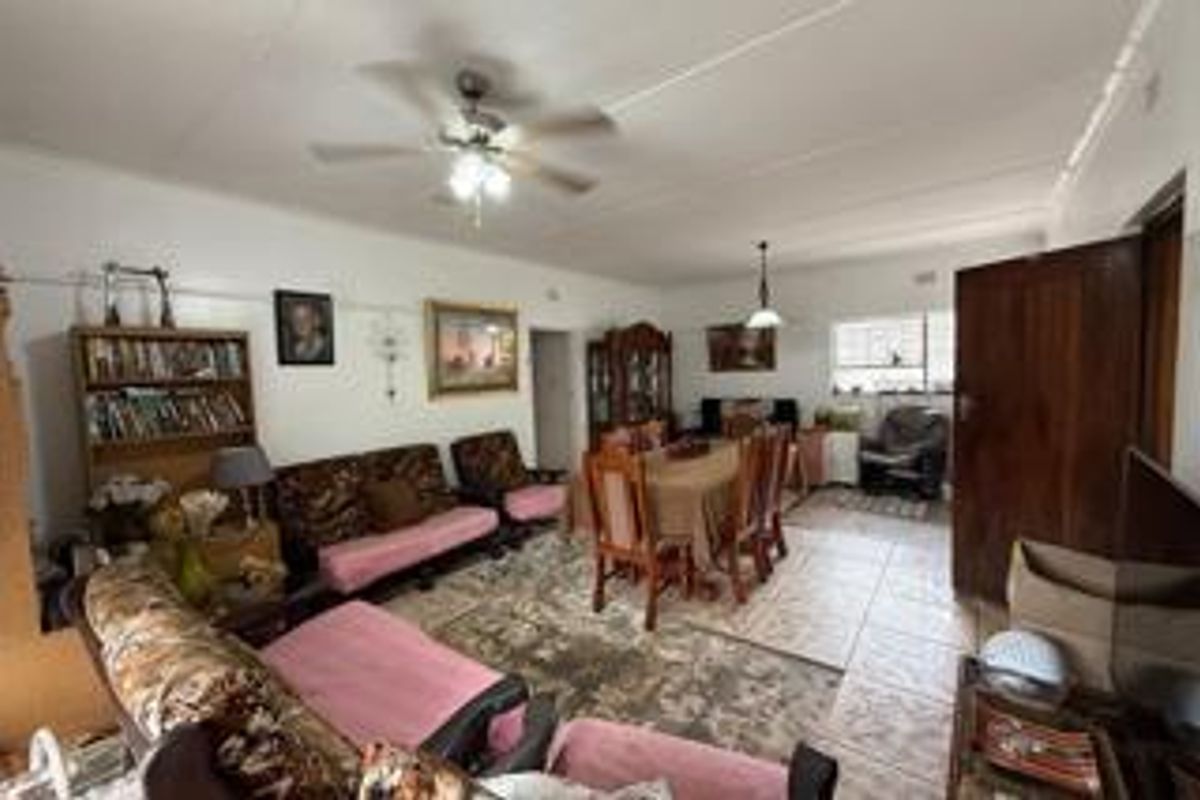 Spacious Richards Bay Central Home with Lush Garden Potential - Photo 5