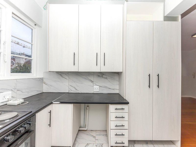 Modern First-Floor Apartment in the Heart of Sea Point - Photo 10