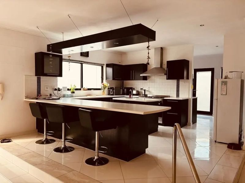 Three bedroom Fully Furnished Home Available to Let 1st February 2026 - Photo 3