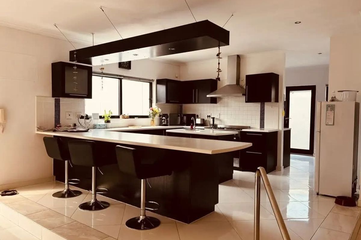 Three bedroom Fully Furnished Home Available to Let 1st February 2026 - Photo 3