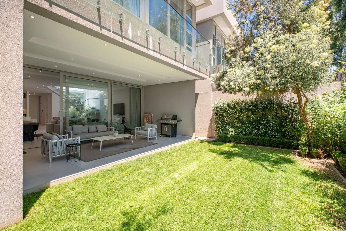 Modern Three Bedroom Home for Sale in Prestigious One Iris, Morningside - Photo 2