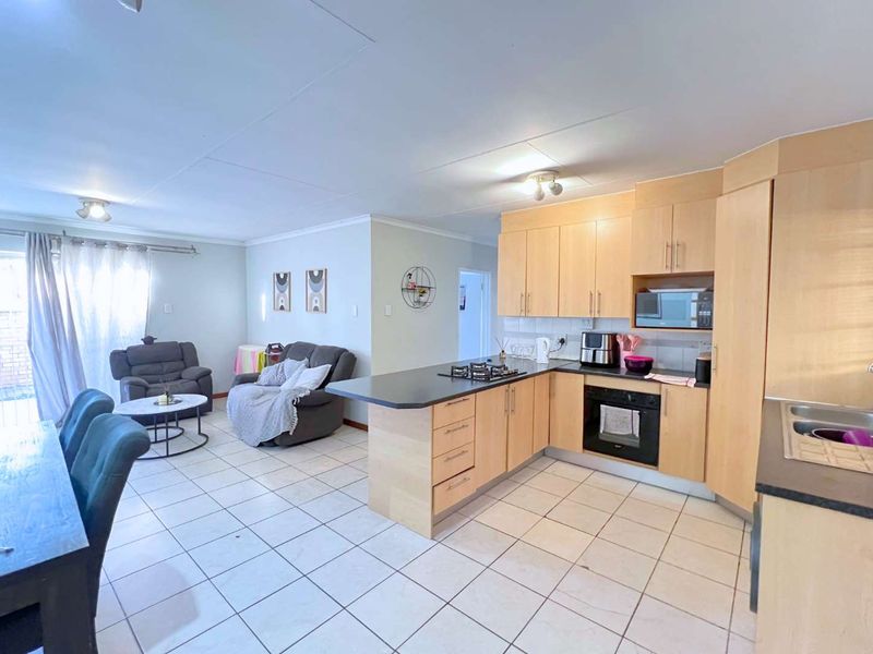Elegant 3-Bedroom Townhouse for Sale in Montana - Photo 4