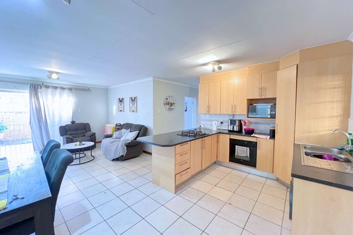 Elegant 3-Bedroom Townhouse for Sale in Montana - Photo 4