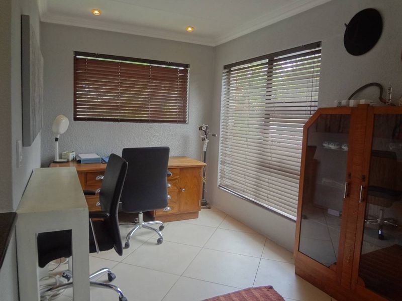 Stylish & Secure Spacious 3 Bedroom Townhouse - Photo 6