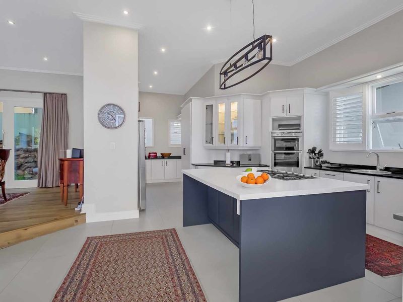 STYLISH 5 BEDROOM RESIDENCE IN DAINFERN VALLEY SECURE ESTATE - Photo 8