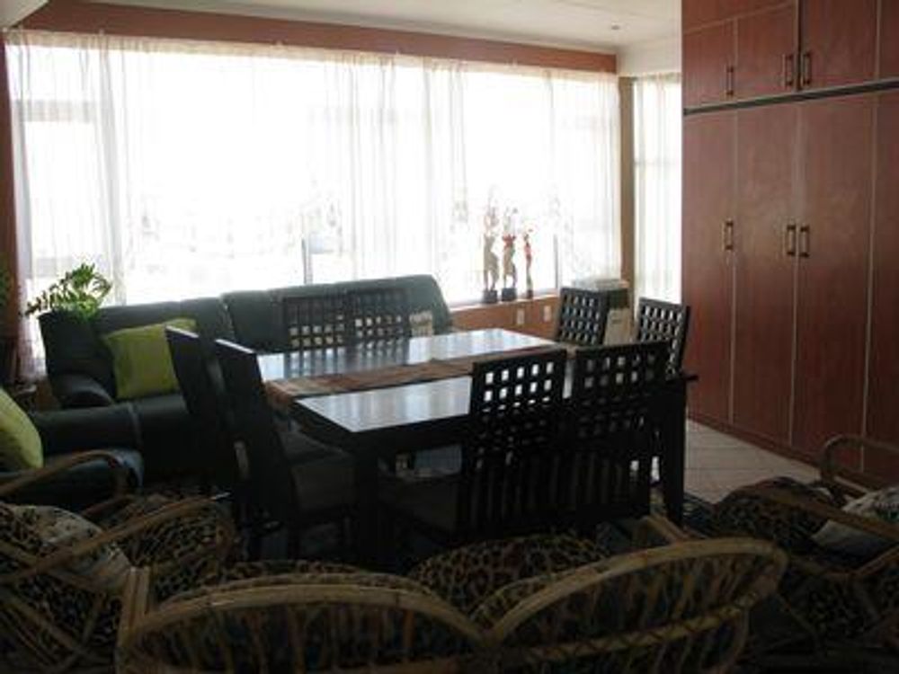 Flat: dining area
