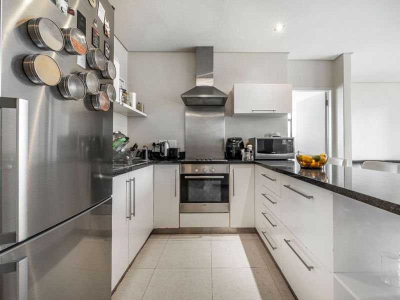 Two bedroom apartment for rent in 34 St George's - Photo 4
