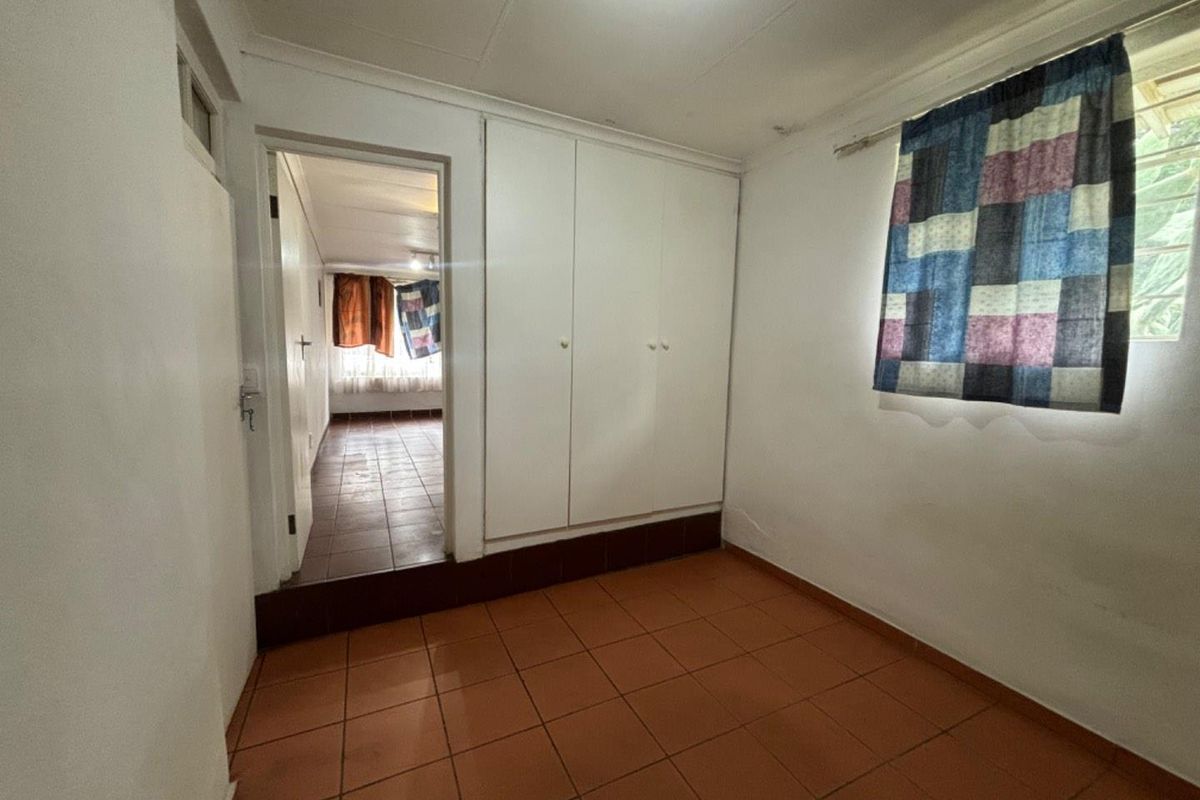 Charming 1-Bedroom Cottage with Covered Parking & Backup Power - Photo 4