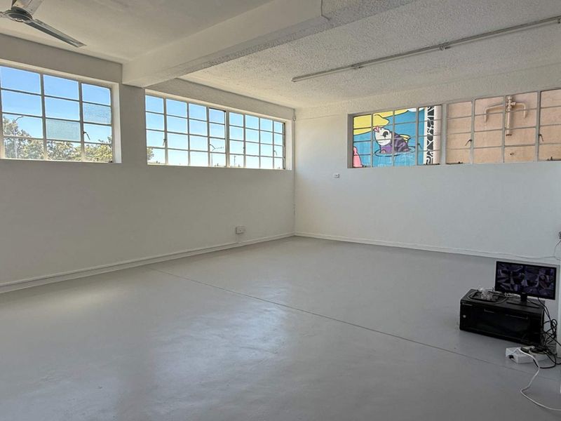 500m2 first floor unit ideal for fitness tenant to let - Photo 6