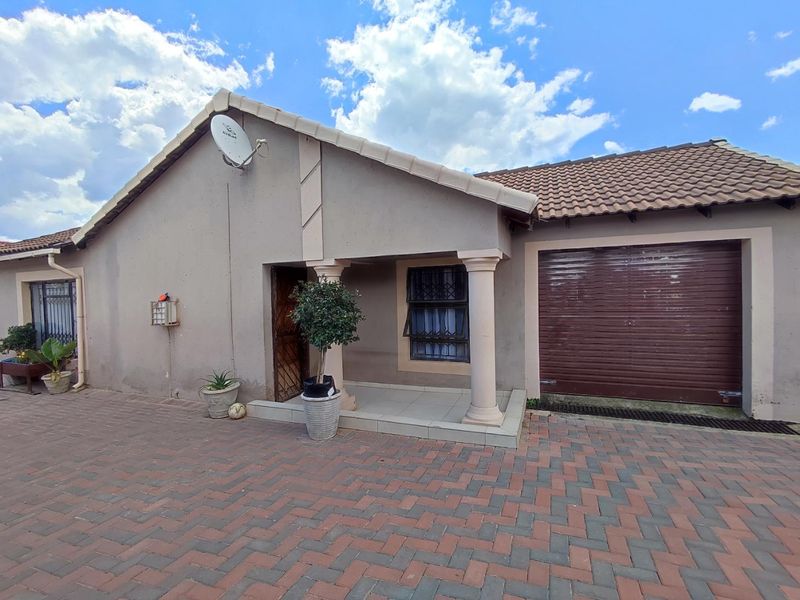 3 Bedroom House  for Sale in Cosmo City - Photo 3